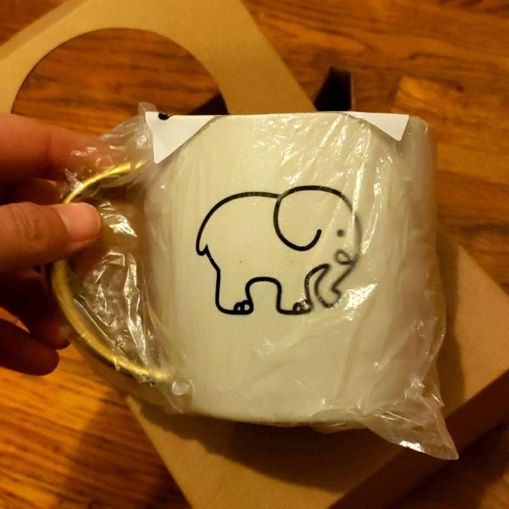 Ivory Ella white with gold mug